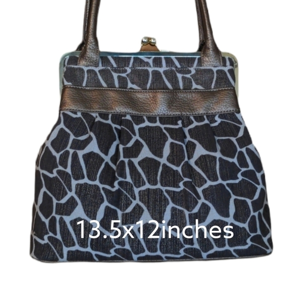 BUENO Giraffe Print Shoulder Purse Bag Trendy Twist Snap Top NWT - Picture 3 of 4